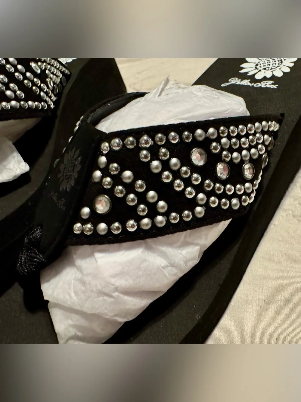 NEW Stylish Yellow Box Black Studded Thong Sandals with Silver Accents - Picture 4 of 6